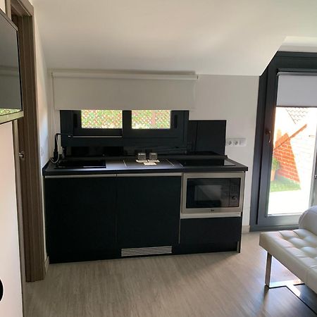 Hostal El Rocio Paracuellos de Jarama Esterno foto