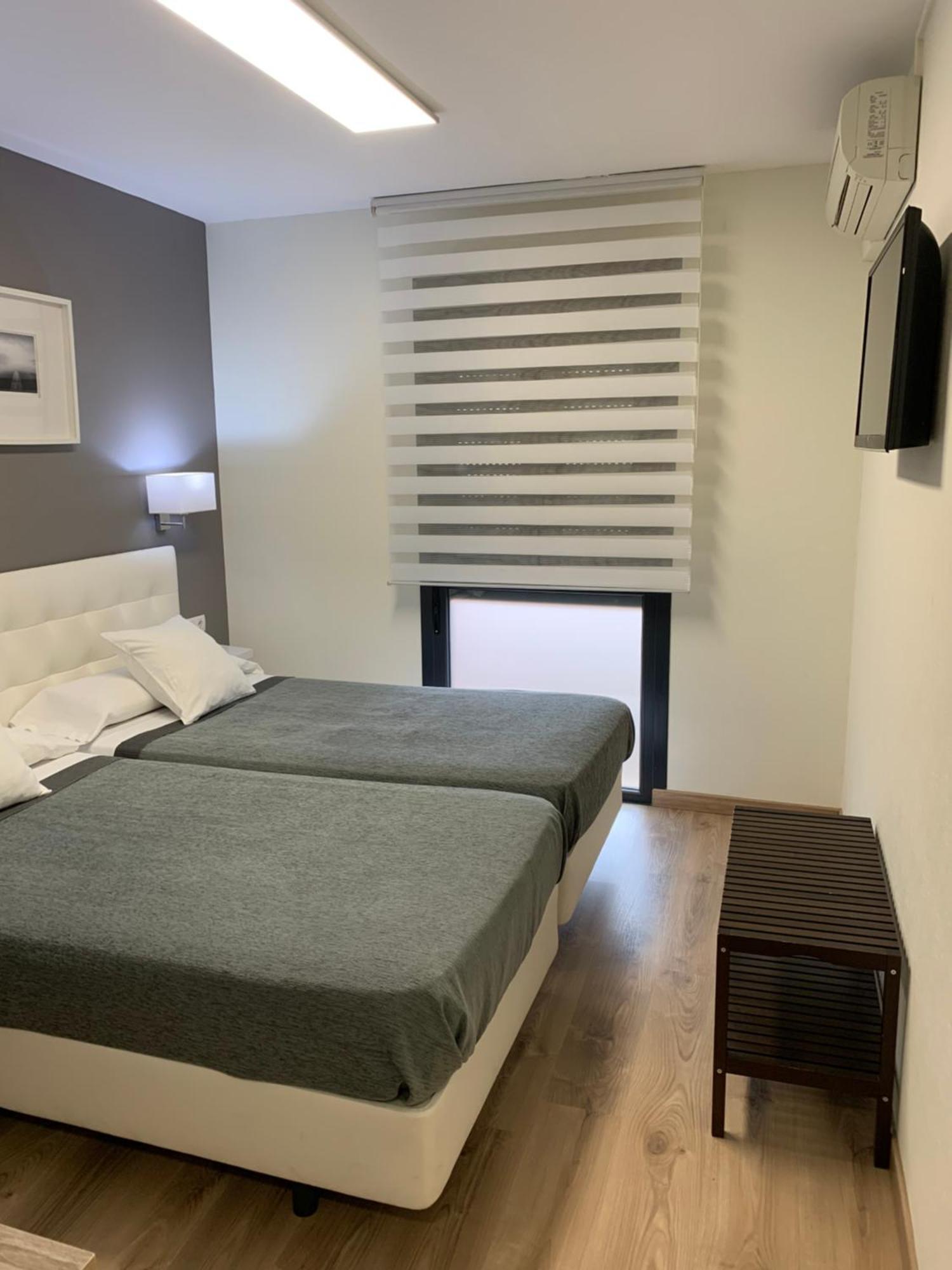 Hostal El Rocio Paracuellos de Jarama Esterno foto