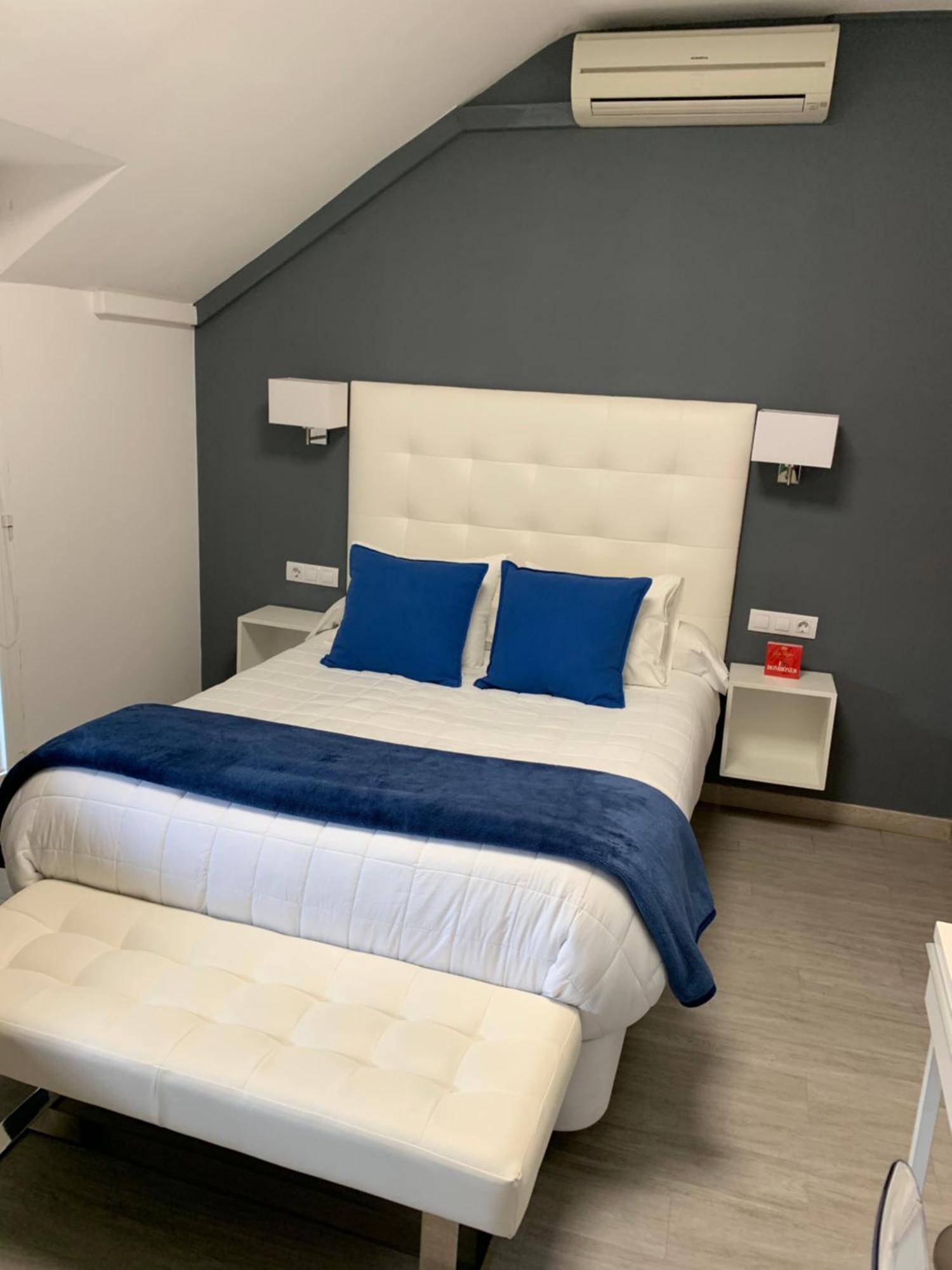 Hostal El Rocio Paracuellos de Jarama Esterno foto