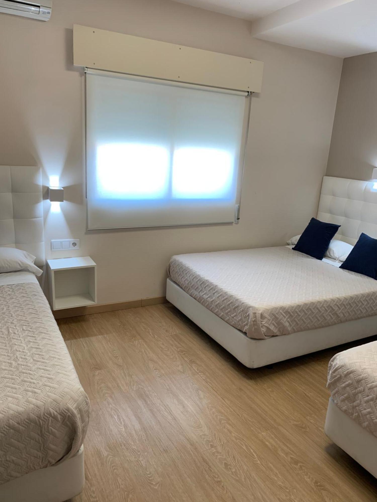 Hostal El Rocio Paracuellos de Jarama Esterno foto