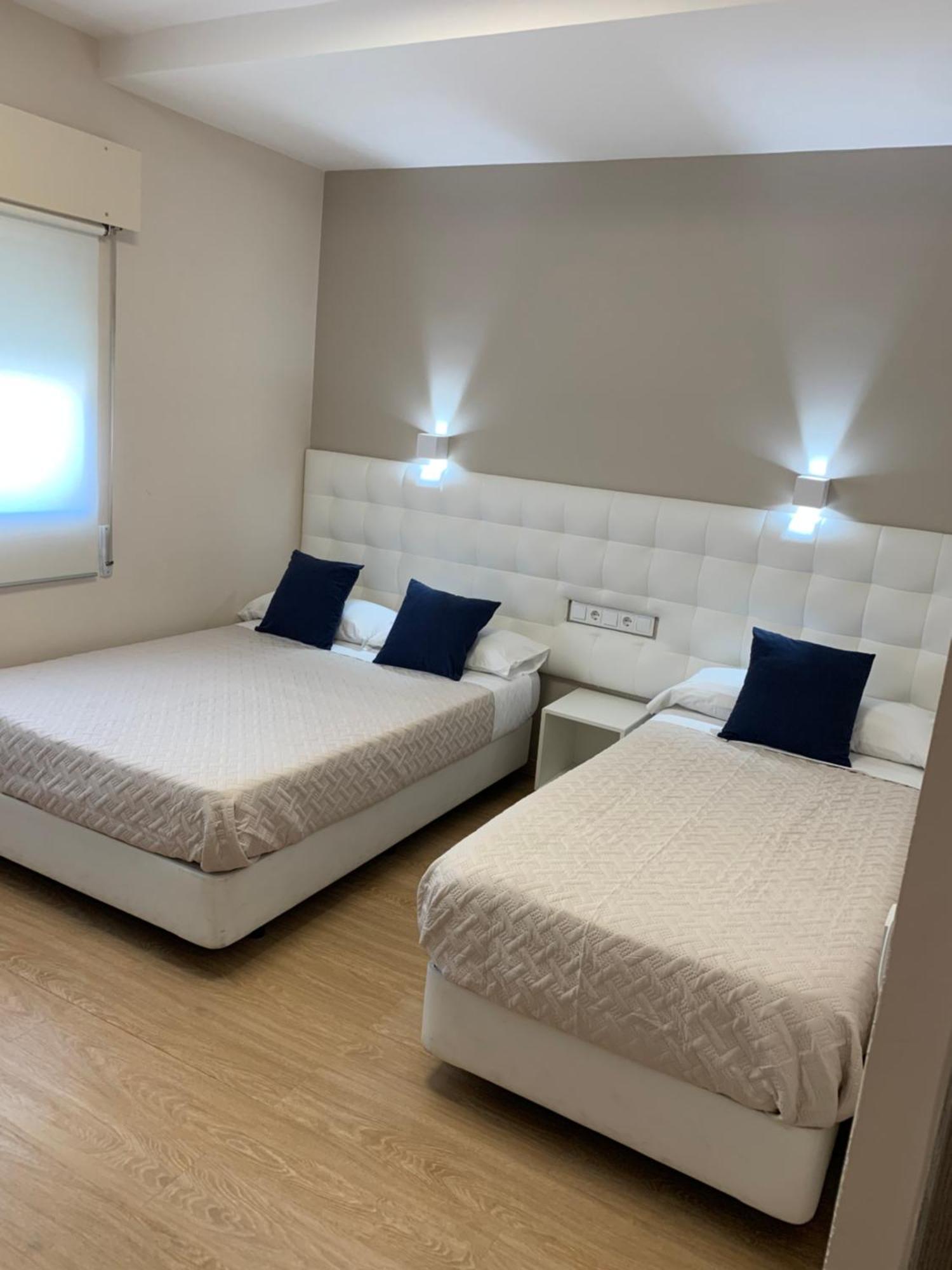 Hostal El Rocio Paracuellos de Jarama Esterno foto