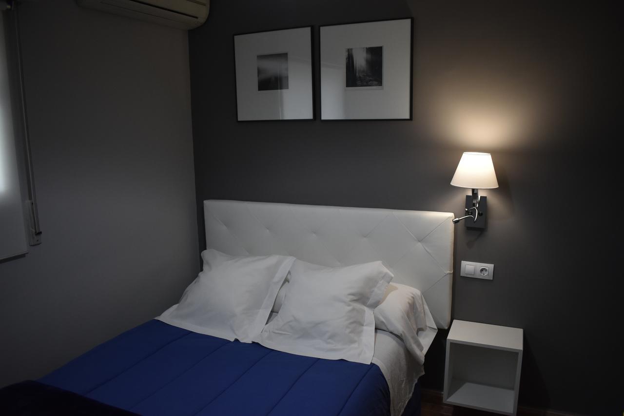 Hostal El Rocio Paracuellos de Jarama Esterno foto