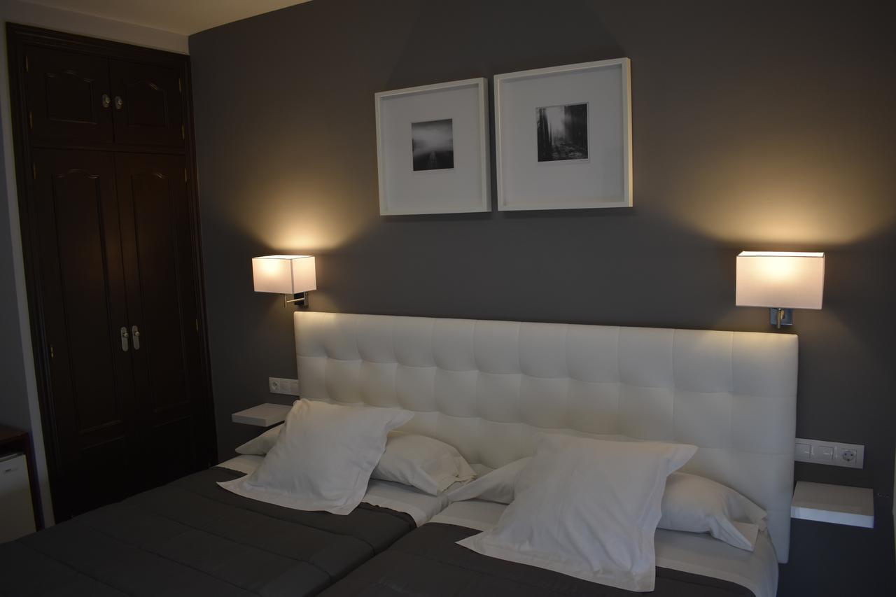 Hostal El Rocio Paracuellos de Jarama Esterno foto