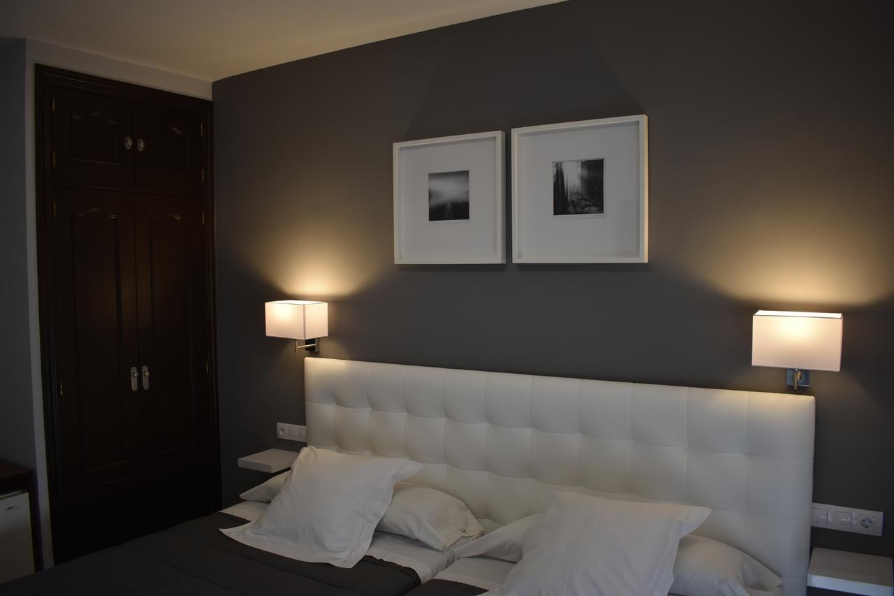 Hostal El Rocio Paracuellos de Jarama Esterno foto