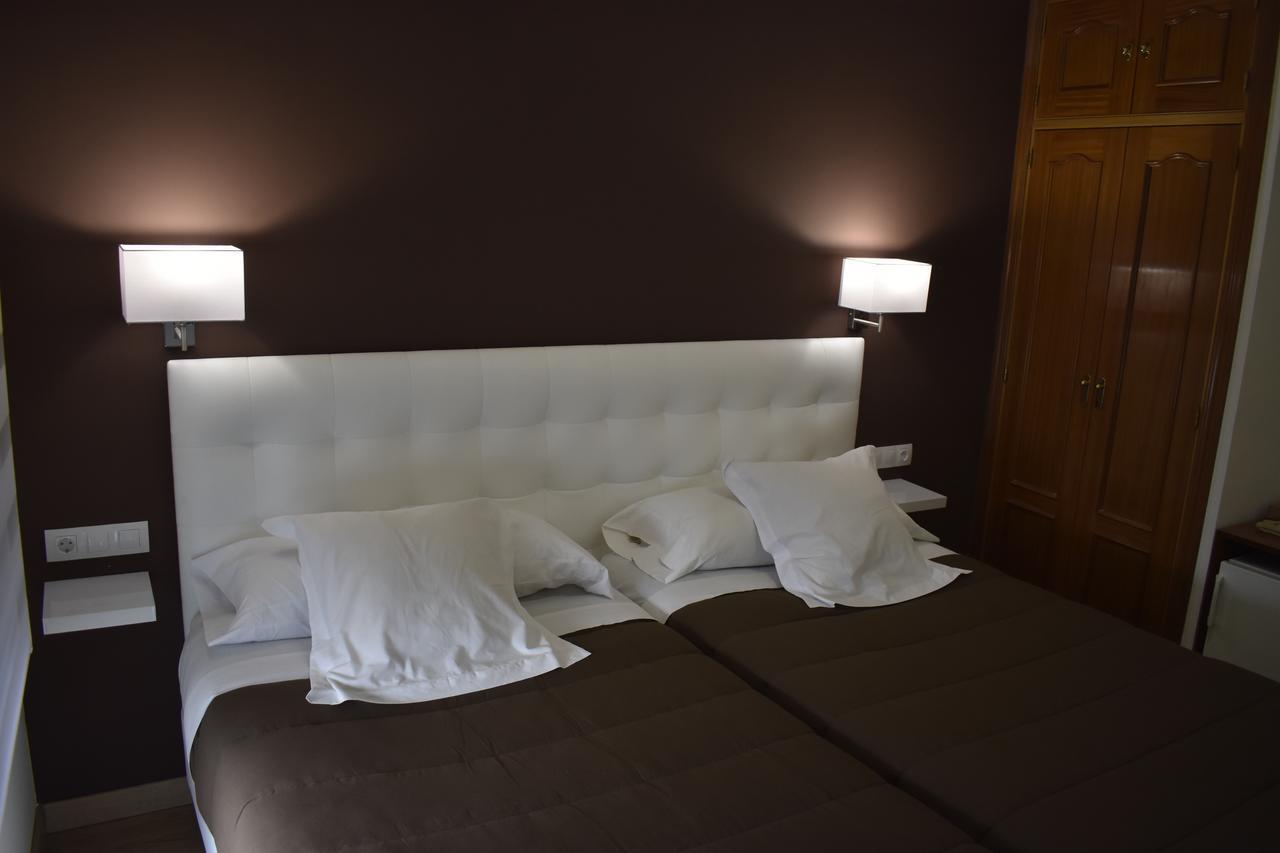 Hostal El Rocio Paracuellos de Jarama Esterno foto