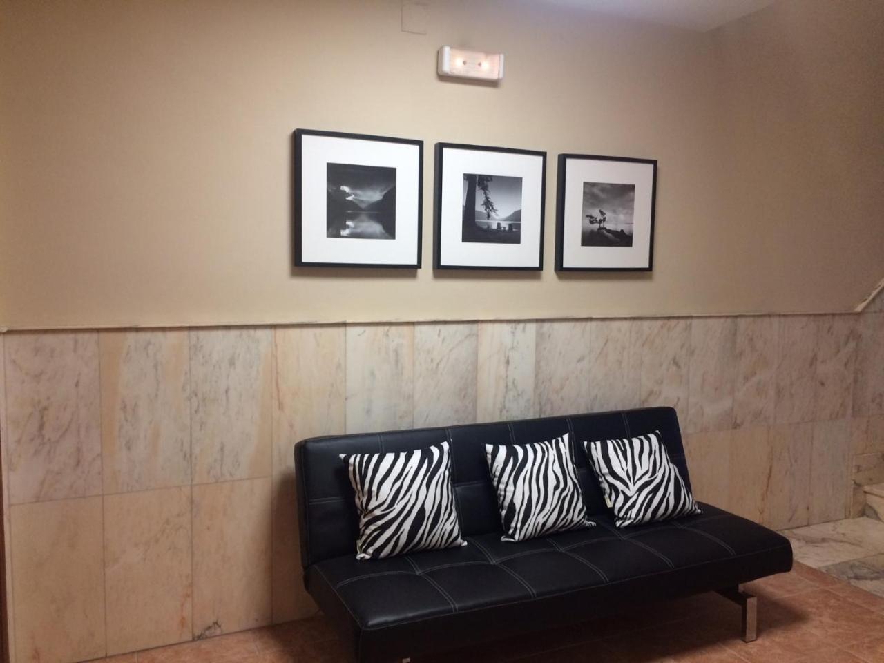 Hostal El Rocio Paracuellos de Jarama Esterno foto